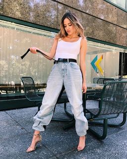 Erin Lim feet photo thumbnail