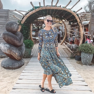 Molly Sims feet photo thumbnail