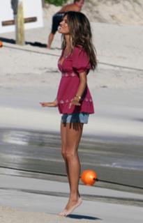 Alessandra Ambrosio feet photo thumbnail