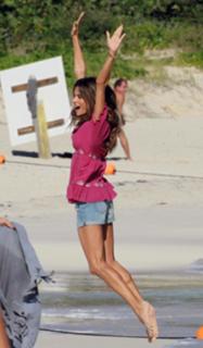 Alessandra Ambrosio feet photo thumbnail