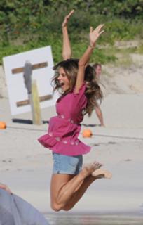 Alessandra Ambrosio feet photo thumbnail