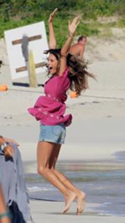 Alessandra Ambrosio feet photo thumbnail