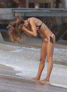 Alessandra Ambrosio feet photo thumbnail