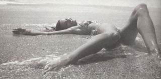 Alessandra Ambrosio feet photo thumbnail