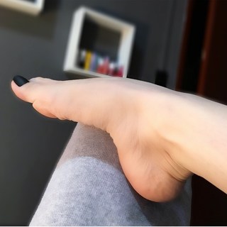Jaqueline Mello feet photo thumbnail