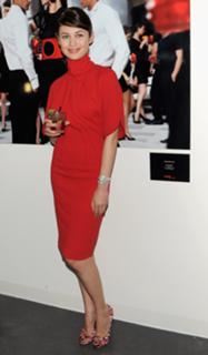 Olga Kurylenko feet photo thumbnail
