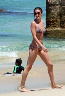 Rosie Huntington-Whiteley feet photo thumbnail