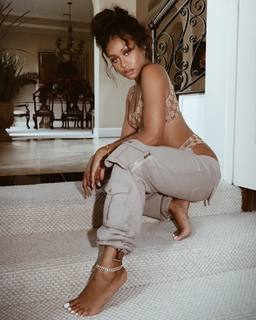 Jilly Anais feet photo thumbnail