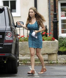 Kelly Brook feet photo thumbnail