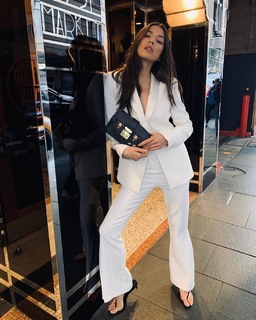 Jessica Gomes feet photo thumbnail