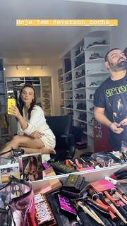 Isis Valverde feet photo thumbnail