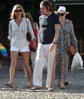 Kate Moss feet photo thumbnail
