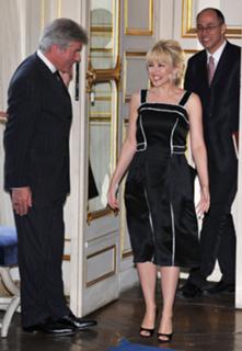 Kylie Minogue feet photo thumbnail
