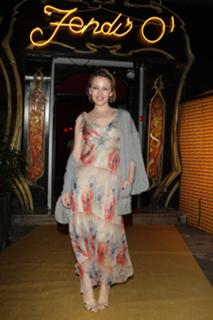 Kylie Minogue feet photo thumbnail
