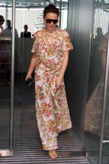 Kylie Minogue feet photo thumbnail
