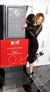 Kylie Minogue feet photo thumbnail