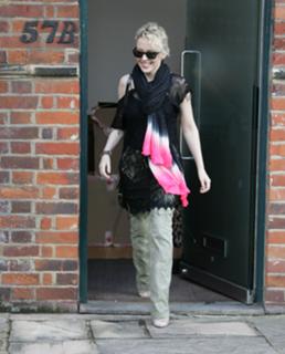 Kylie Minogue feet photo thumbnail