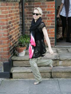 Kylie Minogue feet photo thumbnail