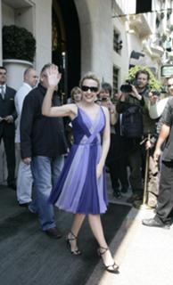 Kylie Minogue feet photo thumbnail