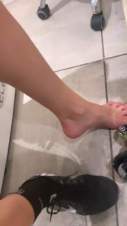 Amanda Cerny feet photo thumbnail