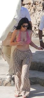 Kylie Jenner feet photo thumbnail