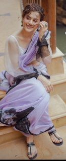 Taapsee Pannu feet photo thumbnail
