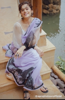 Taapsee Pannu feet photo thumbnail