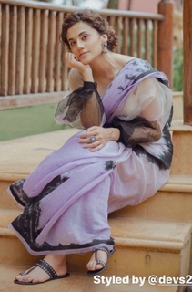 Taapsee Pannu feet photo thumbnail
