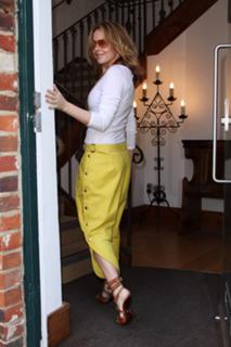 Kylie Minogue feet photo thumbnail