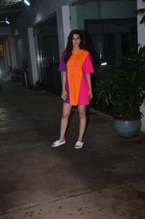 Kriti Sanon feet photo thumbnail