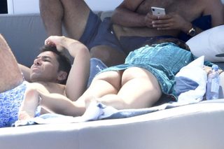 Adriana Lima feet photo thumbnail