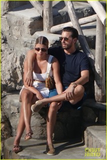 Sofia Richie feet photo thumbnail