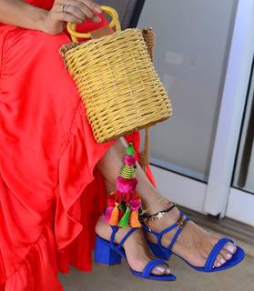 Cláudia Citroni feet photo thumbnail