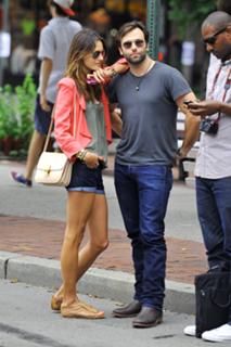 Alessandra Ambrosio feet photo thumbnail