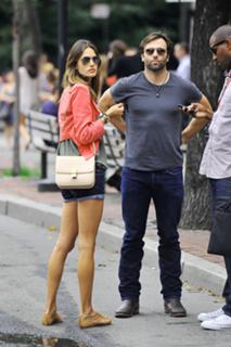 Alessandra Ambrosio feet photo thumbnail