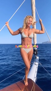 Federica Fontana feet photo thumbnail