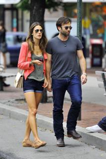 Alessandra Ambrosio feet photo thumbnail