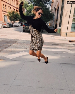 Katharine McPhee feet photo thumbnail