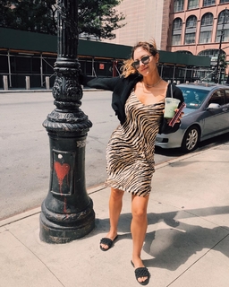 Katharine McPhee feet photo thumbnail