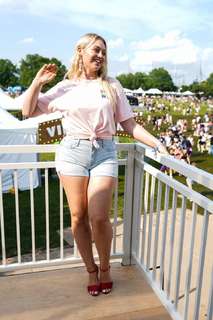 Iskra Lawrence feet photo thumbnail