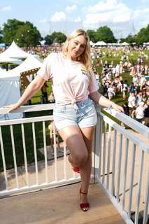 Iskra Lawrence feet photo thumbnail