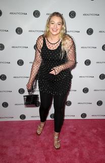Iskra Lawrence feet photo thumbnail