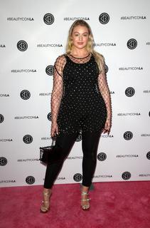 Iskra Lawrence feet photo thumbnail