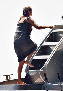 Kate Moss feet photo thumbnail