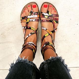 Melanie Sykes feet photo thumbnail