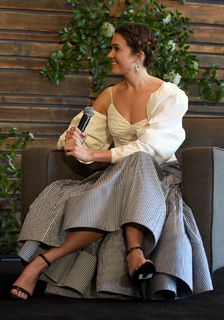 Mandy Moore feet photo thumbnail