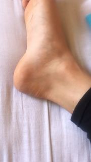 Alaine Crissiê feet photo thumbnail