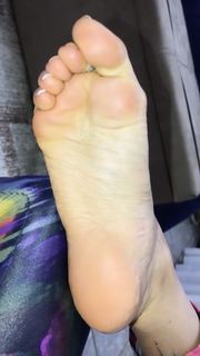 Alaine Crissiê feet photo thumbnail