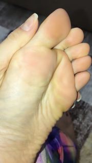 Alaine Crissiê feet photo thumbnail