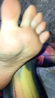 Alaine Crissiê feet photo thumbnail